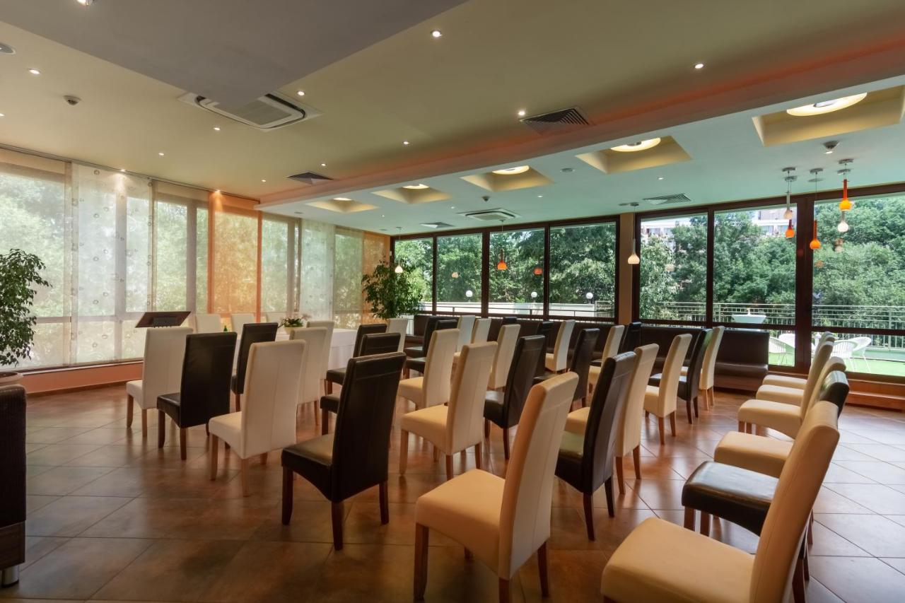 Kristal Hotel Goudstrand Buitenkant foto