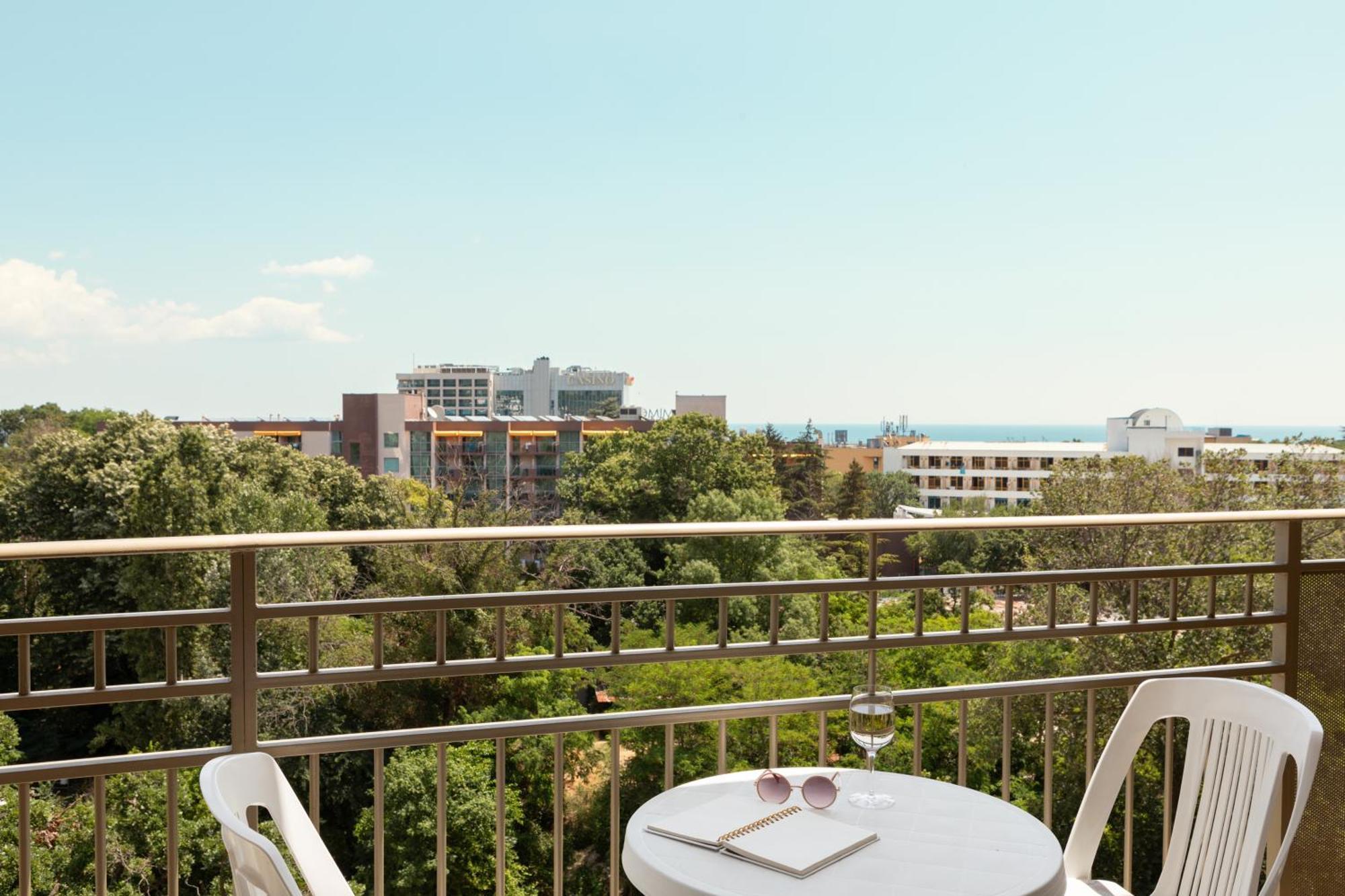 Kristal Hotel Goudstrand Buitenkant foto